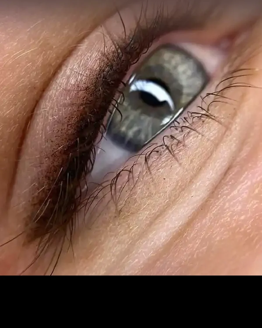 Eyeliner tattoo top and bottom, guide by Kate Kanner